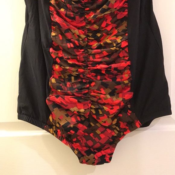 π SwimSuit ONE PIECE - Picture 3 of 7